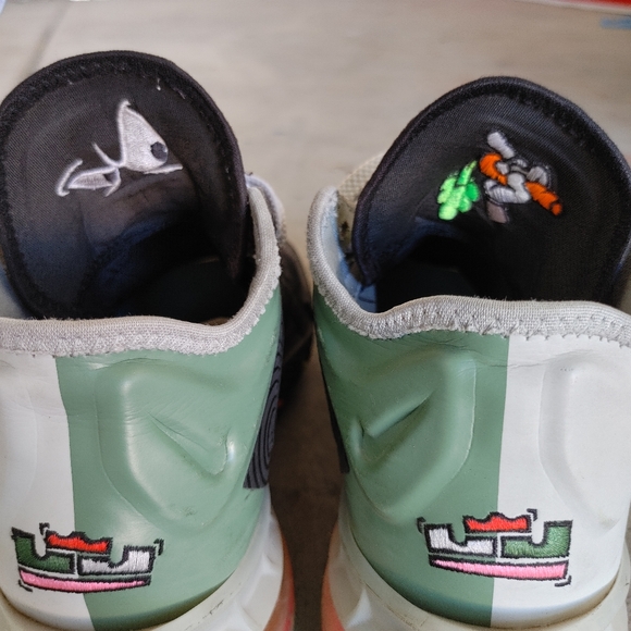 Nike * Size 7* Lebron 18 Space Jam low Shoes *Tune Squad Bugs Marvin 2021 - Picture 4 of 8